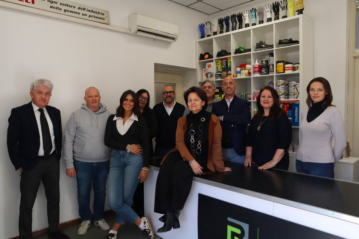 Affianchiamo da anni le aziende nella gestione delle forniture industriali, costruendo relazioni basate su competenza e fiducia. Lavoriamo ogni giorno per comprendere esigenze operative e offrire soluzioni tecniche affidabili.